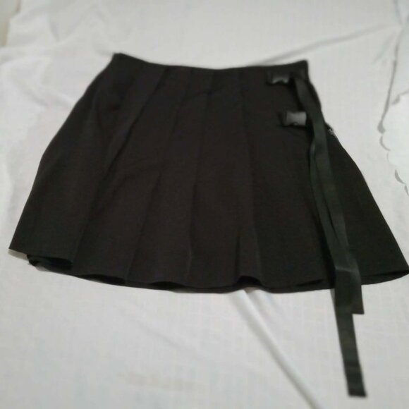 Dresses & Skirts - Black pleated mini skirt with ribbons